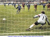Campionato, 9 febbraio 2003: Inter - Reggina 3-0, Kallon segna il terzo gol nerazzurro