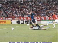 Amichevole, 27 luglio 2004, Urawa Red Diamonds - Inter 1-0, Cambiasso atterrato