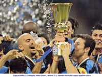 Coppa Italia, 11 maggio 2006: Inter - Roma 3-1, Zanetti bacia la coppa appena vinta