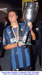Supercoppa Italiana, 20 agosto 2005: Juventus - Inter 0-1, Zanetti con la coppa appena vinta