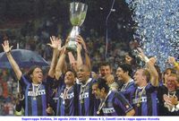 Supercoppa Italiana, 26 agosto 2006: Inter - Roma 4-3, Zanetti con la coppa appena ricevuta